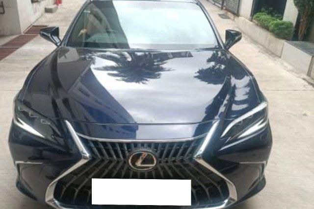 Second-hand 2024 Lexus ES 300h Luxury for sale in Pune