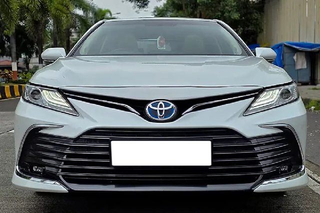 Toyota Camry Hybrid 2.5 Second-hand 2022 Toyota Camry Hybrid 2.5 for sale in Mumbai