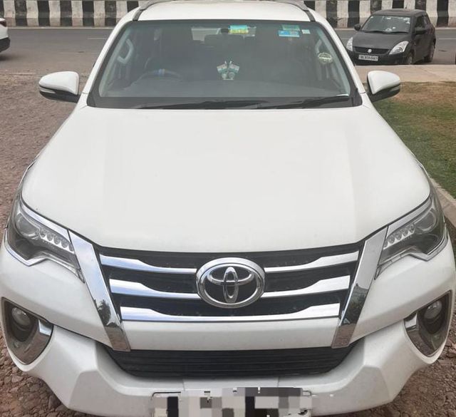 Second-hand 2017 Toyota Fortuner 2.8 2WD AT BSIV for sale in New Delhi