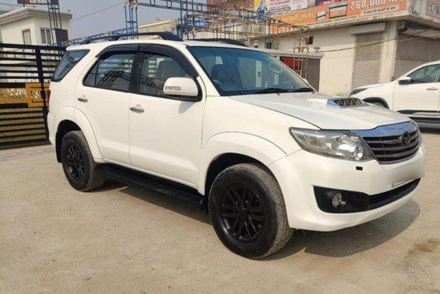 Toyota Fortuner 4x2 Manual Second-hand 2013 Toyota Fortuner 4x2 Manual for sale in Lucknow