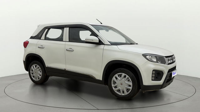 Second-hand 2022 Maruti Suzuki Brezza Lxi for sale in New Delhi