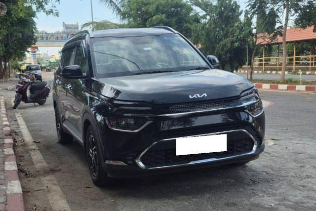 Second-hand 2023 Kia Carens Luxury Opt DCT for sale in Bangalore