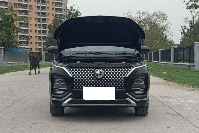 MG Hector Plus Savvy Pro CVT 7 Str 2023-2025 Second-hand 2025 MG Hector Plus Savvy Pro CVT 7 Str 2023-2025 for sale in New Delhi