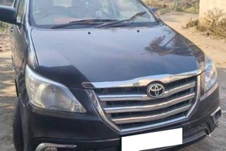 Used 2.5 G (Diesel) 7 Seater BS III