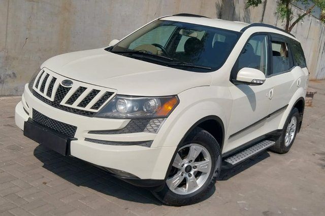 Second-hand 2014 Mahindra XUV500 W8 2WD for sale in Ahmedabad
