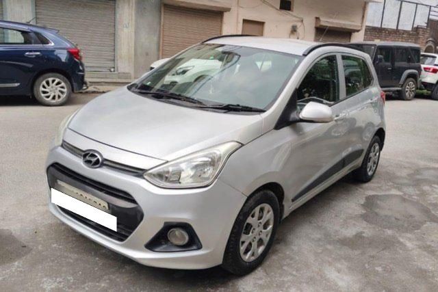 Second-hand 2015 Hyundai Grand i10 Sportz for sale in New Delhi
