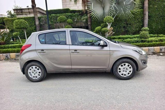 Second-hand 2012 Hyundai i20 1.2 Magna for sale in New Delhi
