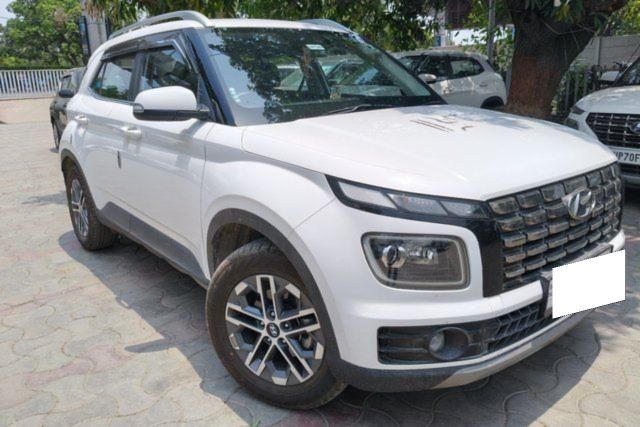 Second-hand 2024 Hyundai Venue SX Diesel for sale in Lucknow