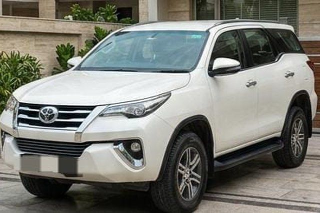 Second-hand 2017 Toyota Fortuner 2.8 2WD MT BSIV for sale in New Delhi