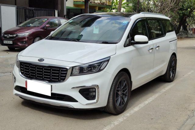 Second-hand 2021 Kia Carnival Prestige for sale in Bangalore