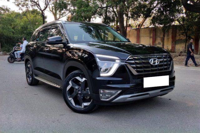 Second-hand 2024 Hyundai Alcazar Signature DCT for sale in New Delhi