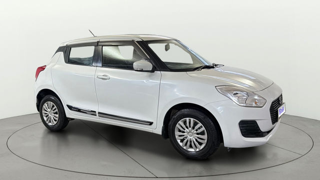 Second-hand 2020 Maruti Suzuki Swift VXI AMT for sale in New Delhi