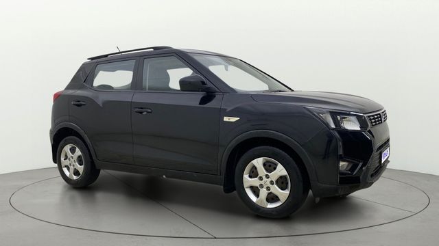 Mahindra XUV300 W6 Diesel BSVI Second-hand 2023 Mahindra XUV300 W6 Diesel BSVI for sale in Ahmedabad
