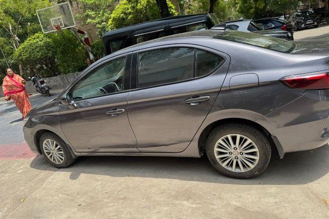Second-hand 2021 Honda City V MT for sale in New Delhi
