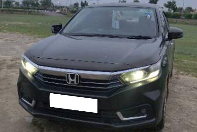 Second-hand 2023 Honda Amaze 2nd Gen VX for sale in Lucknow