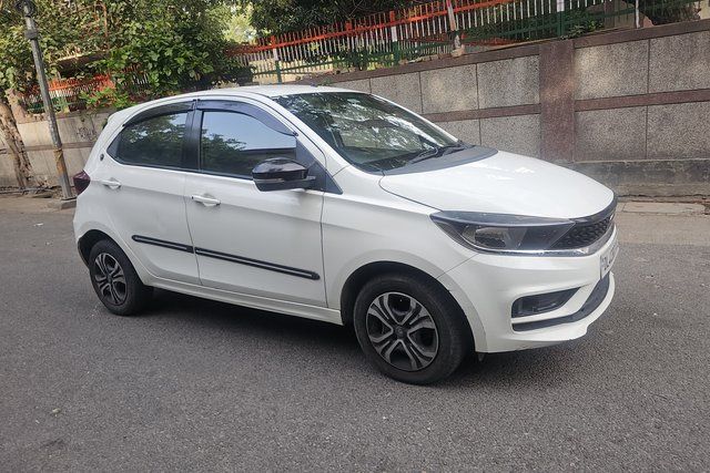Second-hand 2024 Tata Tiago XTA AMT CNG for sale in New Delhi