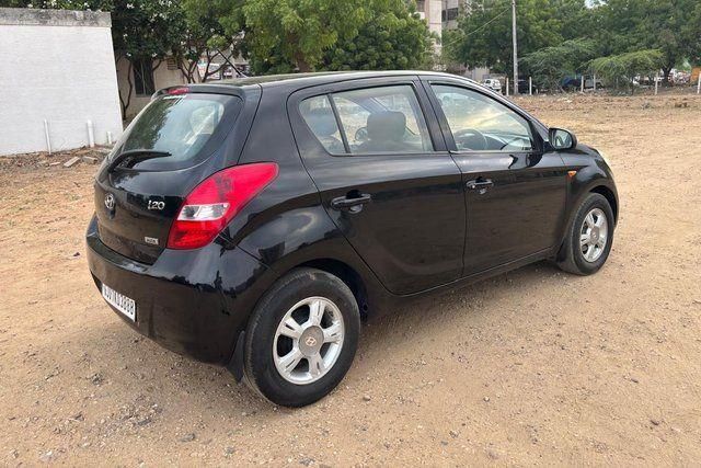 Second-hand 2009 Hyundai i20 Asta for sale in Ahmedabad