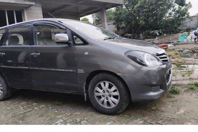 Second-hand 2010 Toyota Innova 2.5 E for sale in Gorakhpur