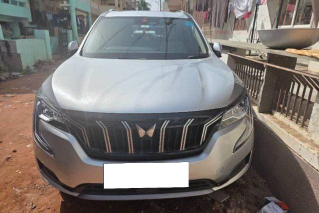 Second-hand 2023 Mahindra XUV700 AX7L 7Str AT for sale in Vadodara