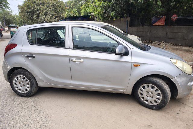 Second-hand 2011 Hyundai i20 1.2 Magna for sale in New Delhi