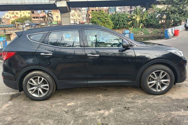 Hyundai Santa Fe 4WD AT Second-hand 2014 Hyundai Santa Fe 4WD AT for sale in Kolkata