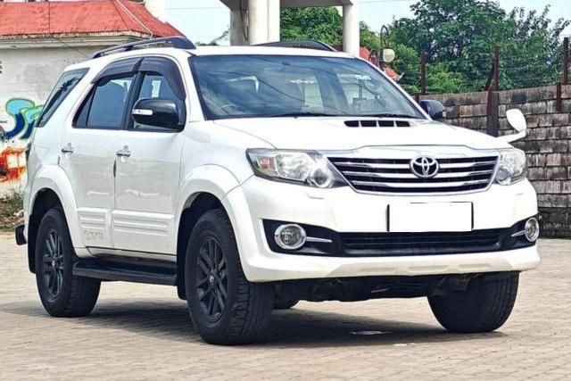 Toyota Fortuner 4x2 AT Second-hand 2016 Toyota Fortuner 4x2 AT for sale in Mohali
