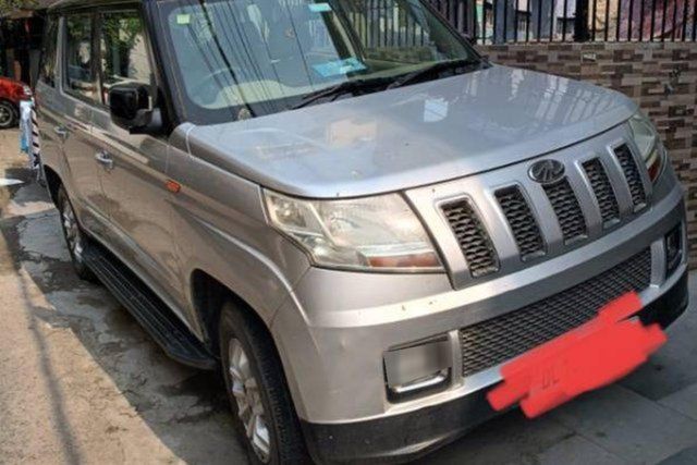 Second-hand 2017 Mahindra TUV 300 T8 for sale in New Delhi