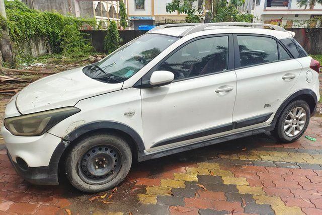 Hyundai i20 Active 1.4 Second-hand 2016 Hyundai i20 Active 1.4 for sale in Surat