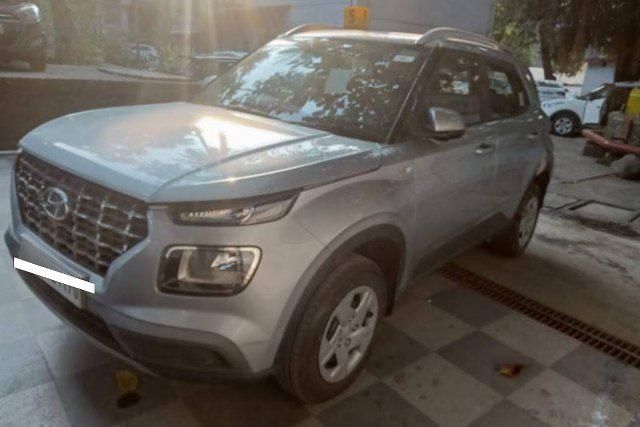 Hyundai Venue S BSIV Second-hand 2020 Hyundai Venue S BSIV for sale in Thane