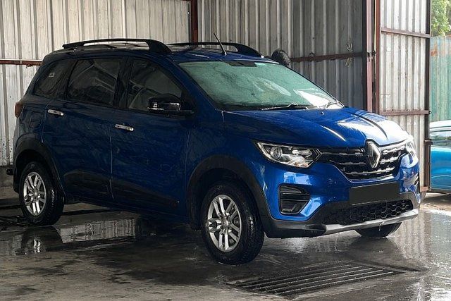 Second-hand 2023 Renault Triber RXT for sale in Kanchipuram