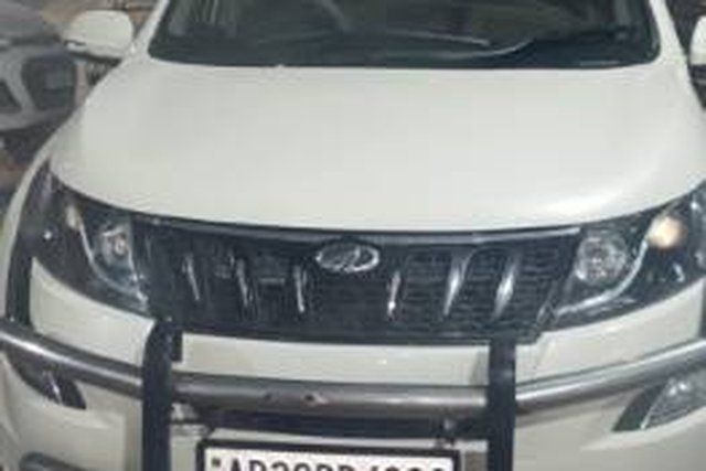Mahindra XUV500 W4 Second-hand 2017 Mahindra XUV500 W4 for sale in Krishna