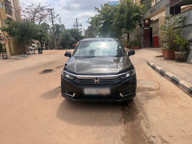 Second-hand 2024 Honda Amaze 2nd Gen VX CVT for sale in Bangalore