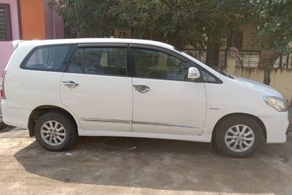 Used 2.5 VX (Diesel) 8 Seater BS IV