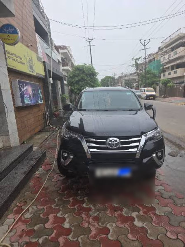 Toyota Fortuner 2.8 4WD AT BSIV Second-hand 2018 Toyota Fortuner 2.8 4WD AT BSIV for sale in Ghaziabad