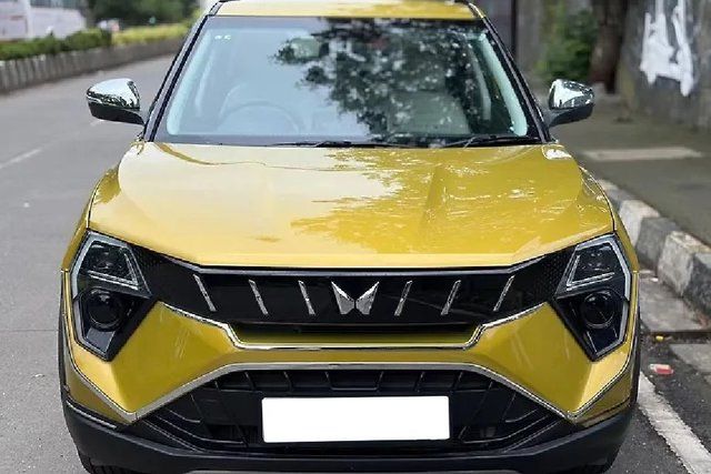 Second-hand 2024 Mahindra XUV 3XO AX5 AT for sale in Mumbai