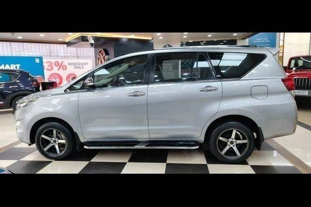 Toyota Innova Crysta 2.4 VX MT BSIV Second-hand 2017 Toyota Innova Crysta 2.4 VX MT BSIV for sale in Bangalore