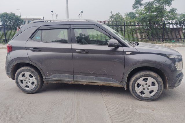 Hyundai Venue S BSIV Second-hand 2020 Hyundai Venue S BSIV for sale in Lucknow