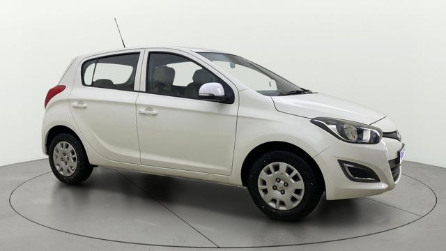 Hyundai i20 Magna 1.2 Second-hand 2014 Hyundai i20 Magna 1.2 for sale in Ahmedabad