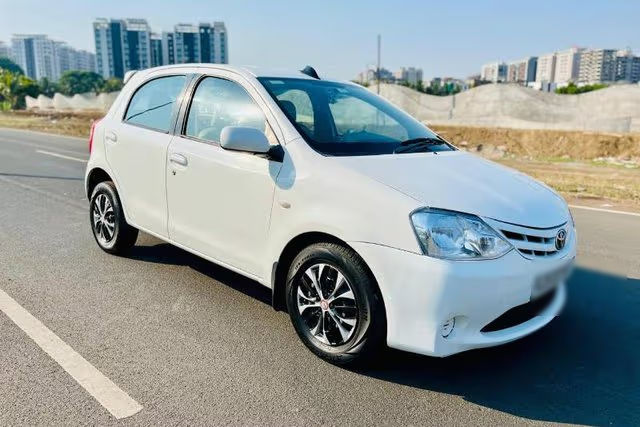 Toyota Etios Liva Diesel Second-hand 2013 Toyota Etios Liva Diesel for sale in Surat