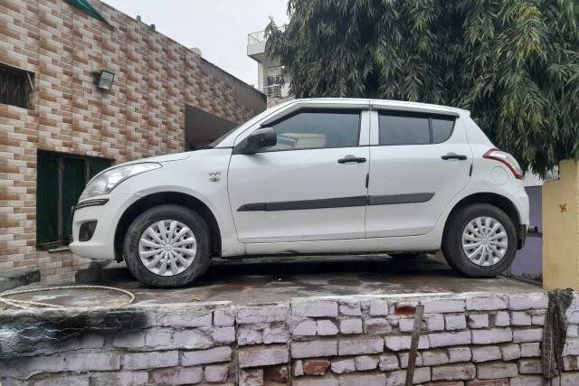 Second-hand 2013 Maruti Suzuki Swift LXI for sale in Agra