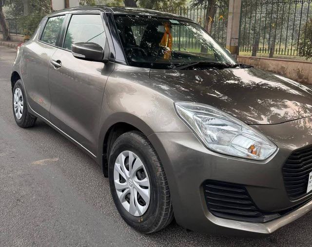 Maruti Suzuki Swift VXI AMT BSVI Second-hand 2021 Maruti Suzuki Swift VXI AMT BSVI for sale in New Delhi