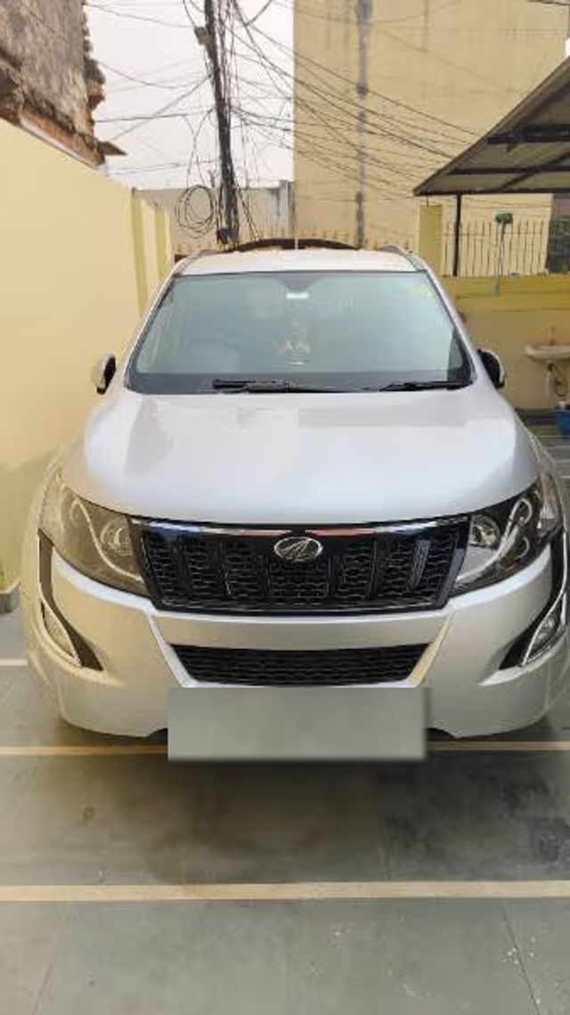 Mahindra XUV500 W4 Second-hand 2016 Mahindra XUV500 W4 for sale in Gurgaon