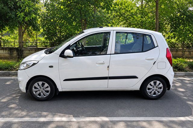 Hyundai i10 Magna Second-hand 2011 Hyundai i10 Magna for sale in Surat