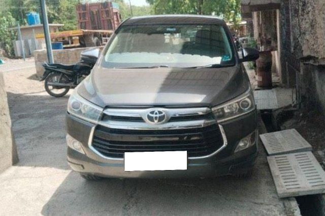 Toyota Innova Crysta 2.4 G MT BSIV Second-hand 2017 Toyota Innova Crysta 2.4 G MT BSIV for sale in Ahmednagar