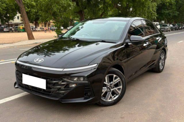 Hyundai Verna SX IVT Second-hand 2023 Hyundai Verna SX IVT for sale in Ahmedabad