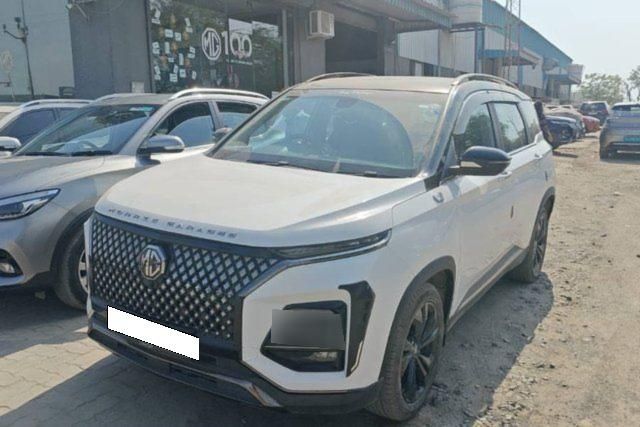 Second-hand 2024 MG Hector Plus Sharp Pro SNOWSTORM 7Str CVT 2024-2025 for sale in Ahmedabad