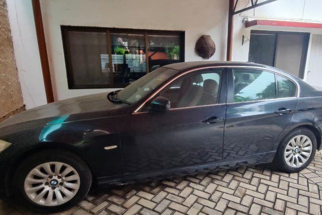 Second-hand 2009 BMW 3 Series 320i Sedan for sale in Pune