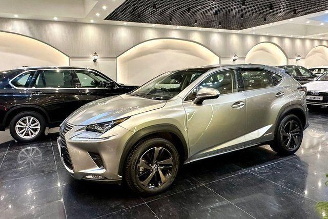 Second-hand 2020 Lexus ES 300h Luxury 2020-2022 for sale in New Delhi