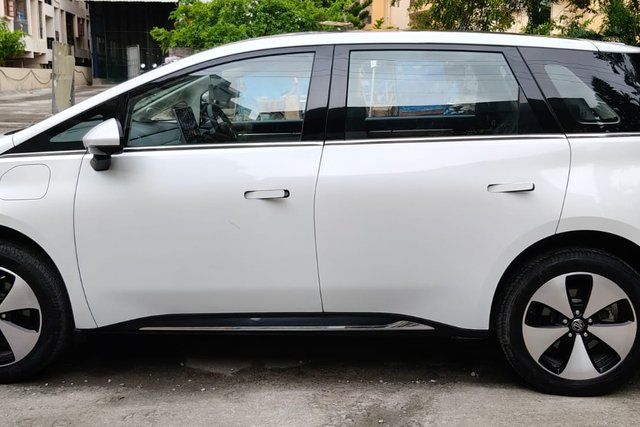 Second-hand 2024 MG Windsor EV Essence for sale in Bangalore