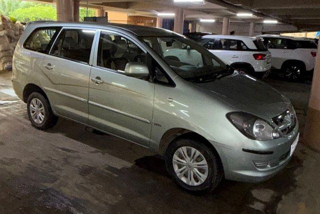 Second-hand 2005 Toyota Innova 2.0 G (Petrol) 8 Seater BS IV for sale in Mumbai